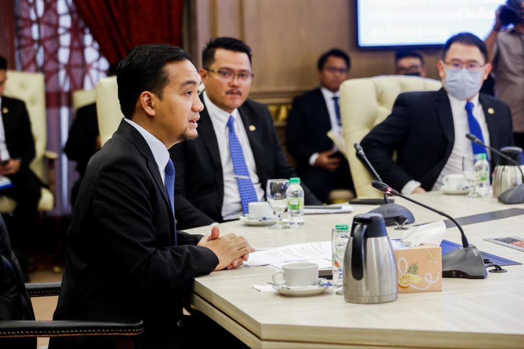 确保柔经济持续繁荣为共识，大臣与柔中总热络交流