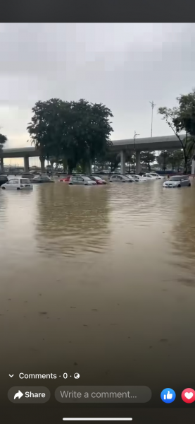 新山午后豪雨市区医院变泽国，柔大臣至积水区视察了解情况