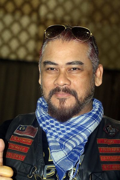 为防年轻人落入高薪利诱加入诈骗集圈套,警方与艺人组车队做宣导
