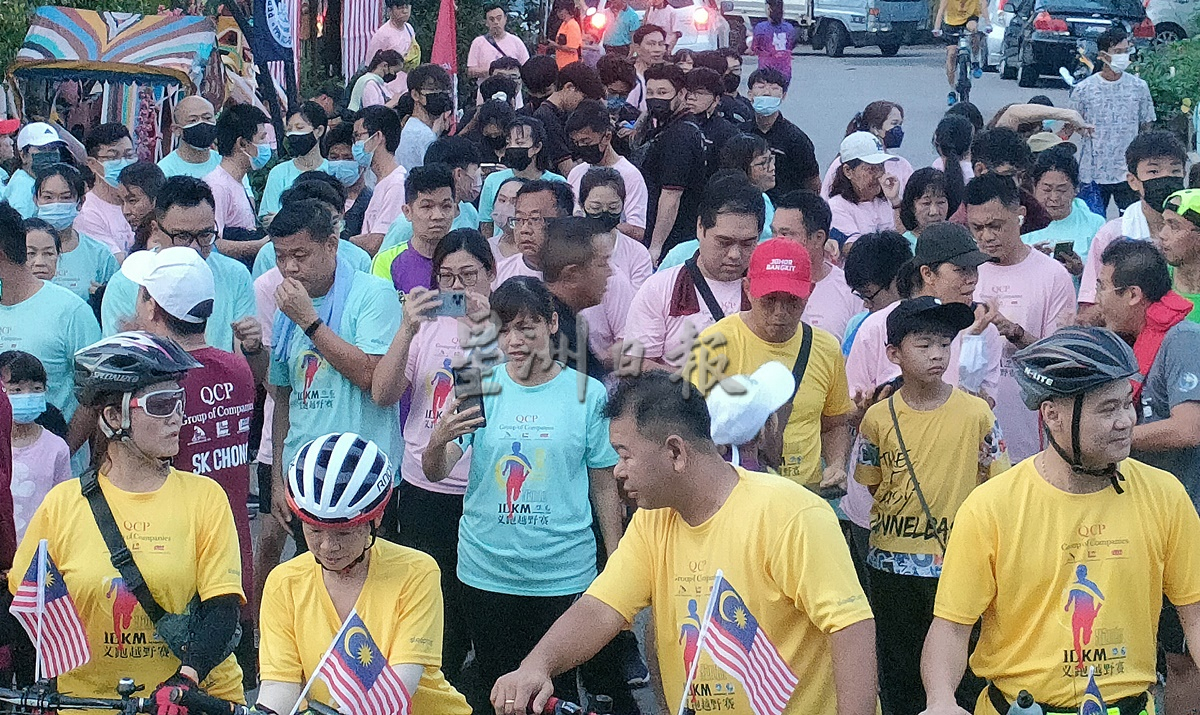**已签发**柔:第二版头条:沙威义跑活动,张念群勇夺女子公开赛第四名