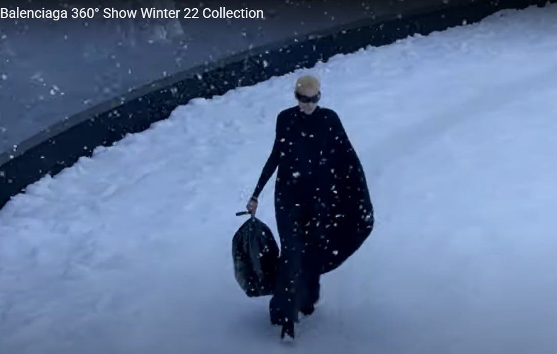 巴黎世家新作品定价惹议 “最贵垃圾袋”7977元