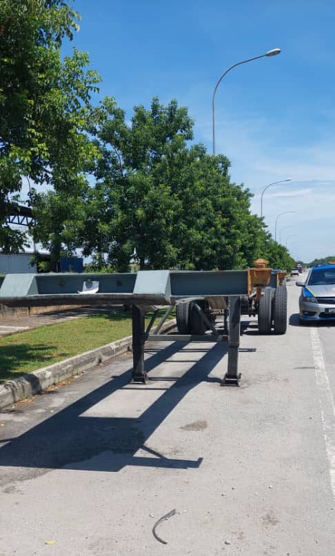 影响路况引发安全疑虑 巴生严捉违停巨无霸