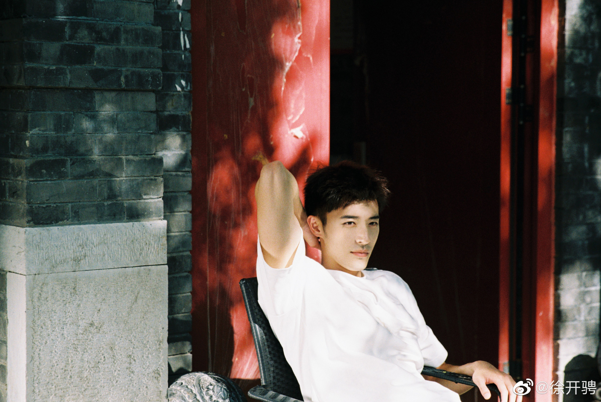 徐开骋被爆劈腿古力娜扎 张天爱经纪人发文呛“渣男”