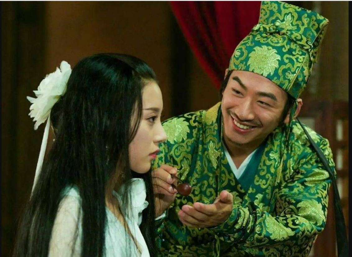 徐开骋被爆劈腿古力娜扎 张天爱经纪人发文呛“渣男”