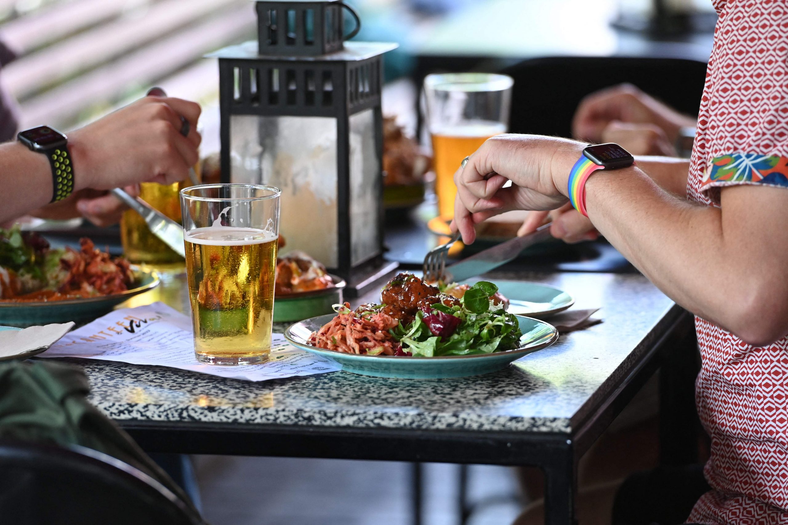 拼盘 绿量无穷/英餐厅菜单上列出碳足迹 鼓励食客一同减碳