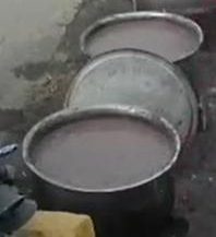 拼盘／寺庙熬粥变“煮人肉”　他失足坠锅40秒丧命