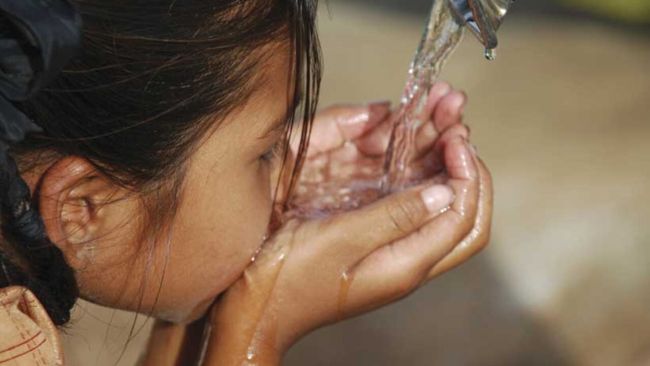 拼盘/白开水不是解渴第一名?英国研究“1饮品”更营养保水