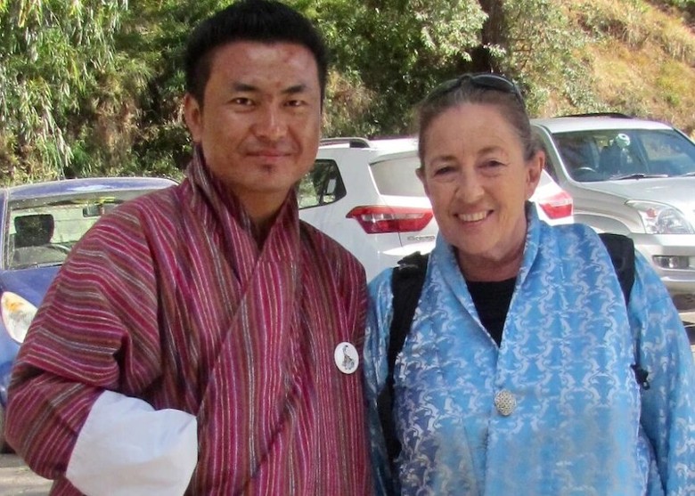 拼盘/退休女校长不丹义教 赠书推改革训练教职员