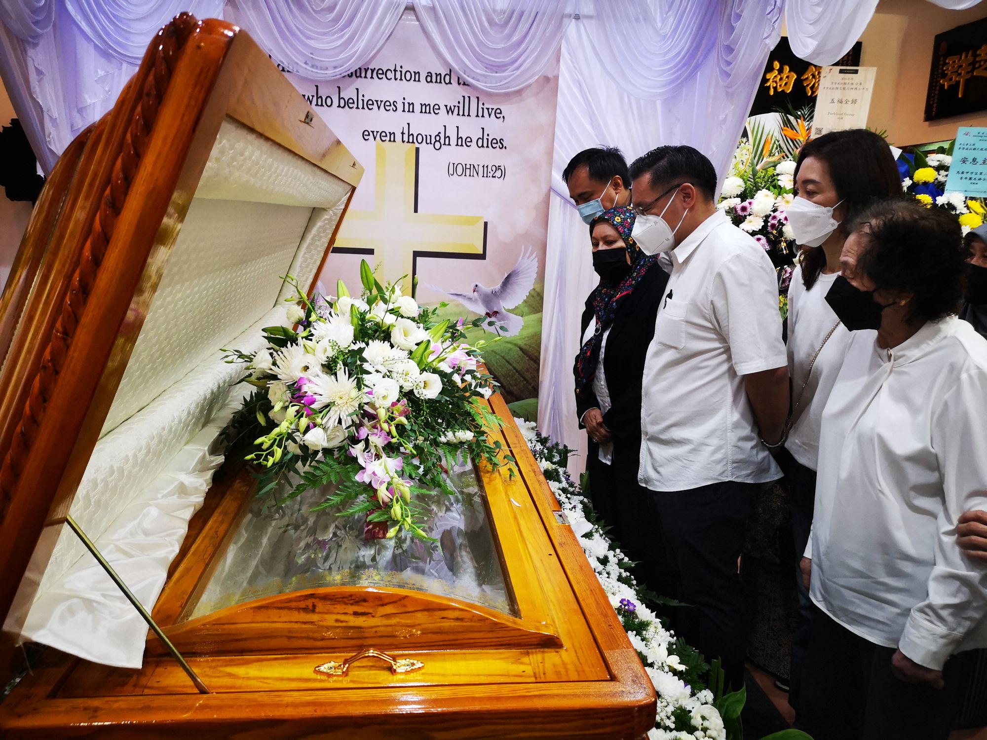 政经文教界陆续向颜文龙致祭