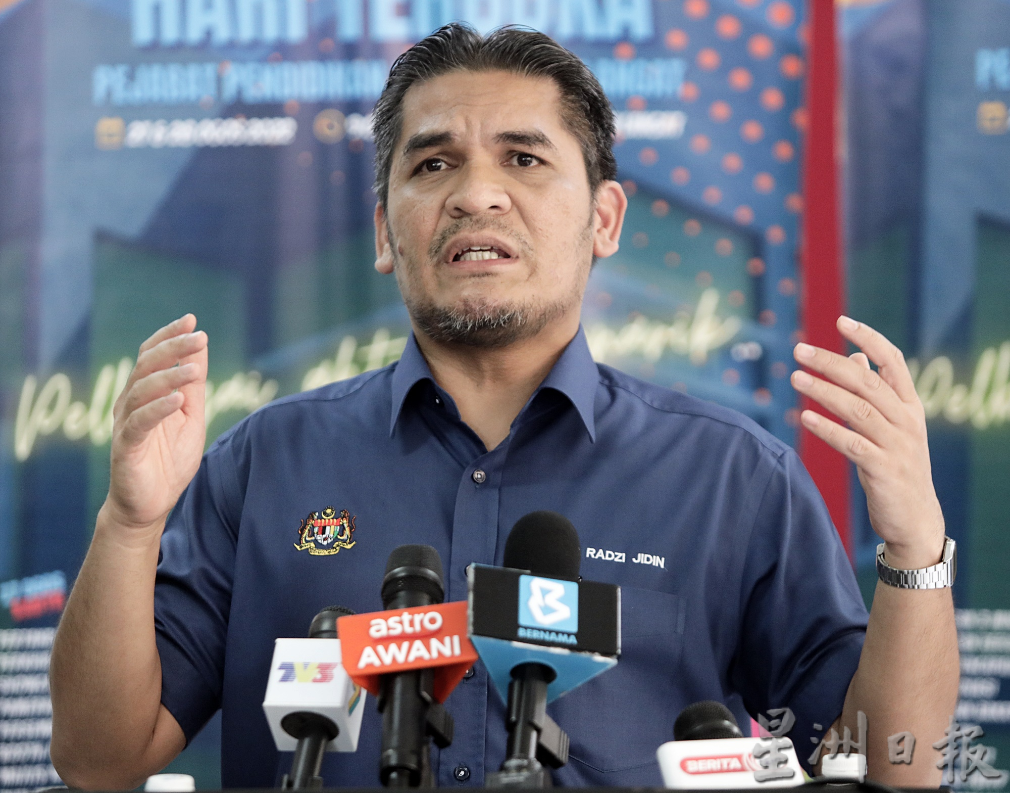 教长：维持2023年3月开学