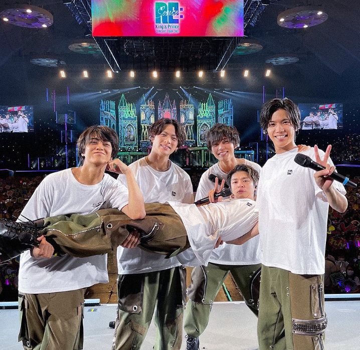 日人气男团King & Prince演唱会突起火  粉丝吸浓烟送医