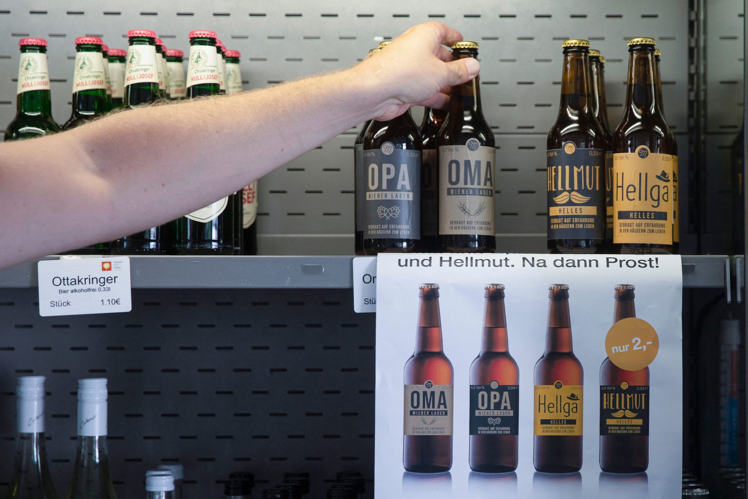 暖势力　　奥地利退休老人为保持运动技能酿啤酒  岂料啤酒卖得精光