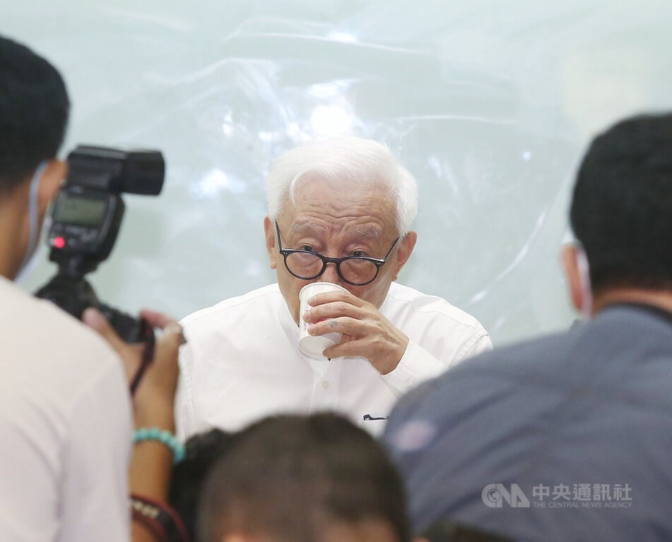 曹兴诚捐逾4亿加强军备 台联电撤荣誉董事长衔