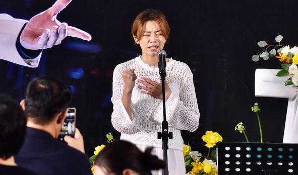 最后对话曝光 艾成坠楼非忧郁症