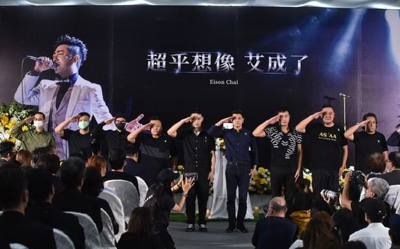 最后对话曝光 艾成坠楼非忧郁症