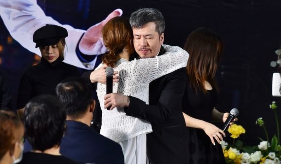 最后对话曝光 艾成坠楼非忧郁症