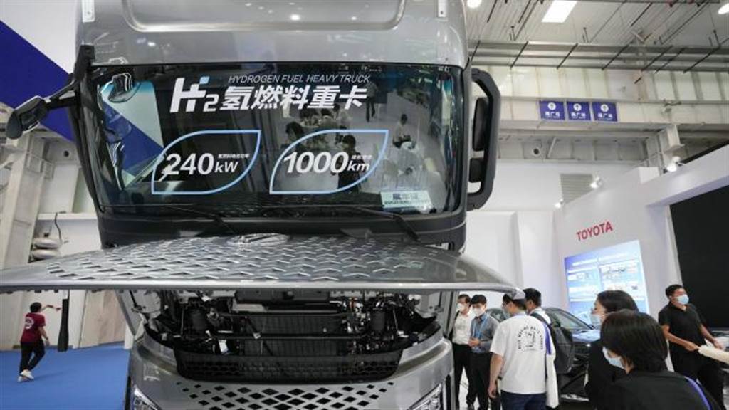 李克强:中国将继续以开放姿态深化新能源汽车领域的国际合作