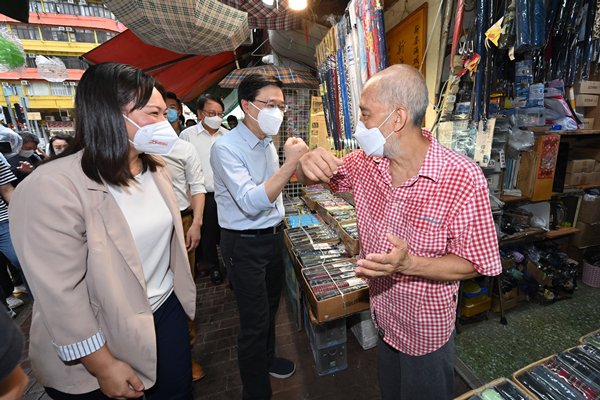 李家超:尽快缩短入境检疫日数 不会用“移民潮”形容港人离境