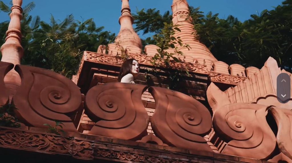 李小璐穿太露礼佛 遭轰触犯寺庙禁忌