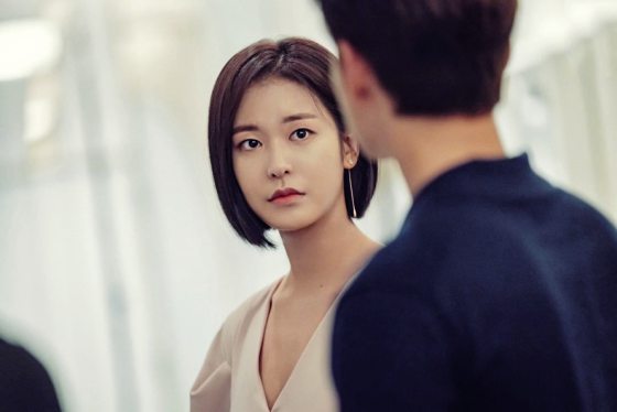 李欣霓/《再婚上流》围城里的自我拯救