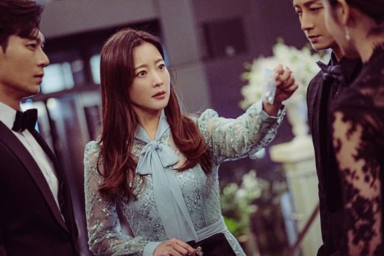 李欣霓/《再婚上流》围城里的自我拯救