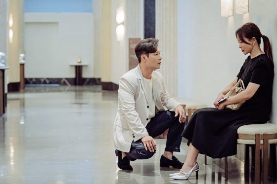 李欣霓/《再婚上流》围城里的自我拯救