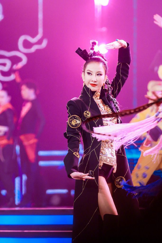 李玟高调认领“武汉女儿” 中国网民反酸:你美国人欸!