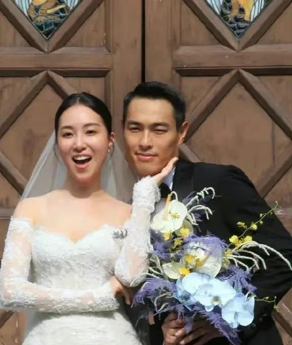 杨祐宁补办婚宴    放话拚生“橄榄球队”