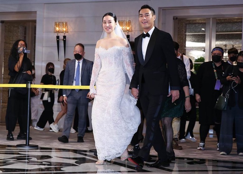 杨祐宁补办婚宴    放话拚生“橄榄球队”