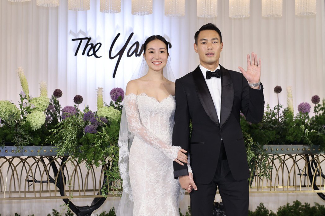 杨祐宁补办婚宴    放话拚生“橄榄球队”