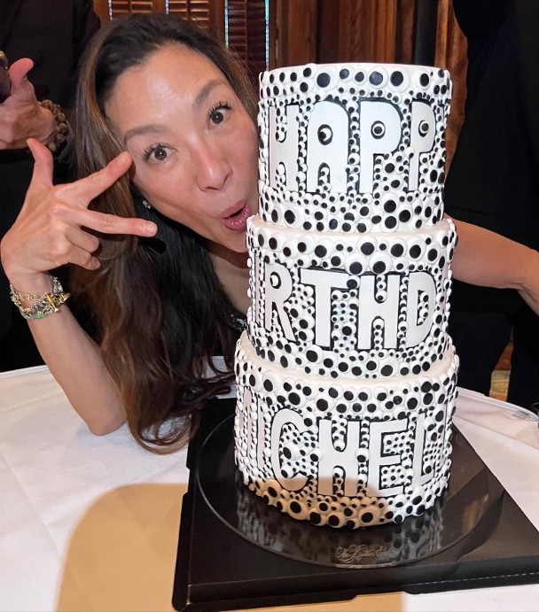 杨紫琼60大寿狂放闪　 44岁Lisa S.遭批残过寿星