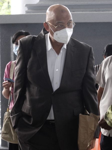 林冠英涉嫌槟城海底隧道计划案的关键证人在辩方律师连番盘问下称身体不适,出现血压升高及出现心悸的情况