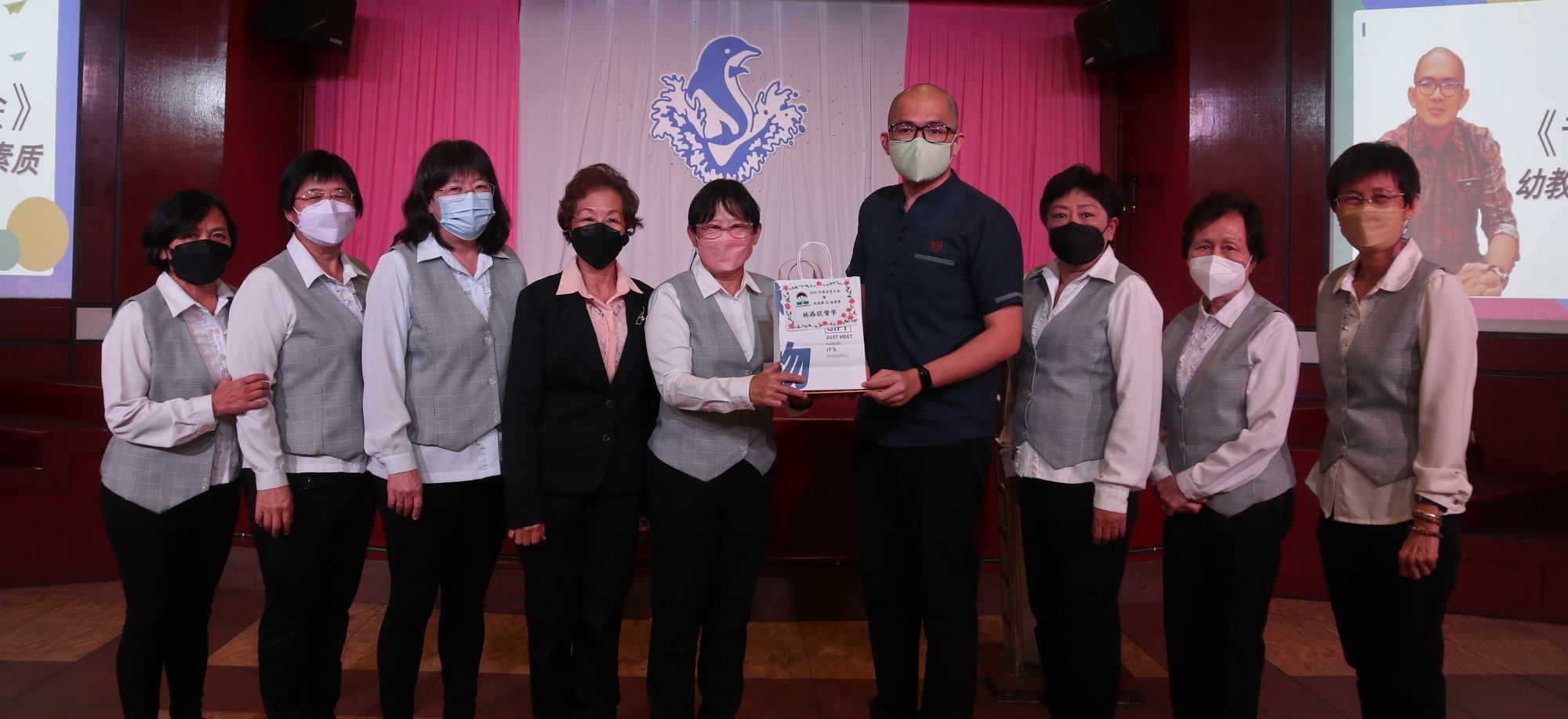 柔:张秀娥:薪金低、时间长且责任大,幼儿园面对师资短缺隐忧