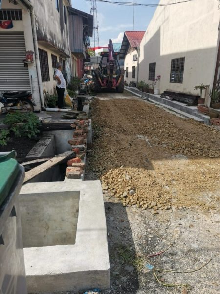 许珍红促杨敏财正视实里拉龙民生问题