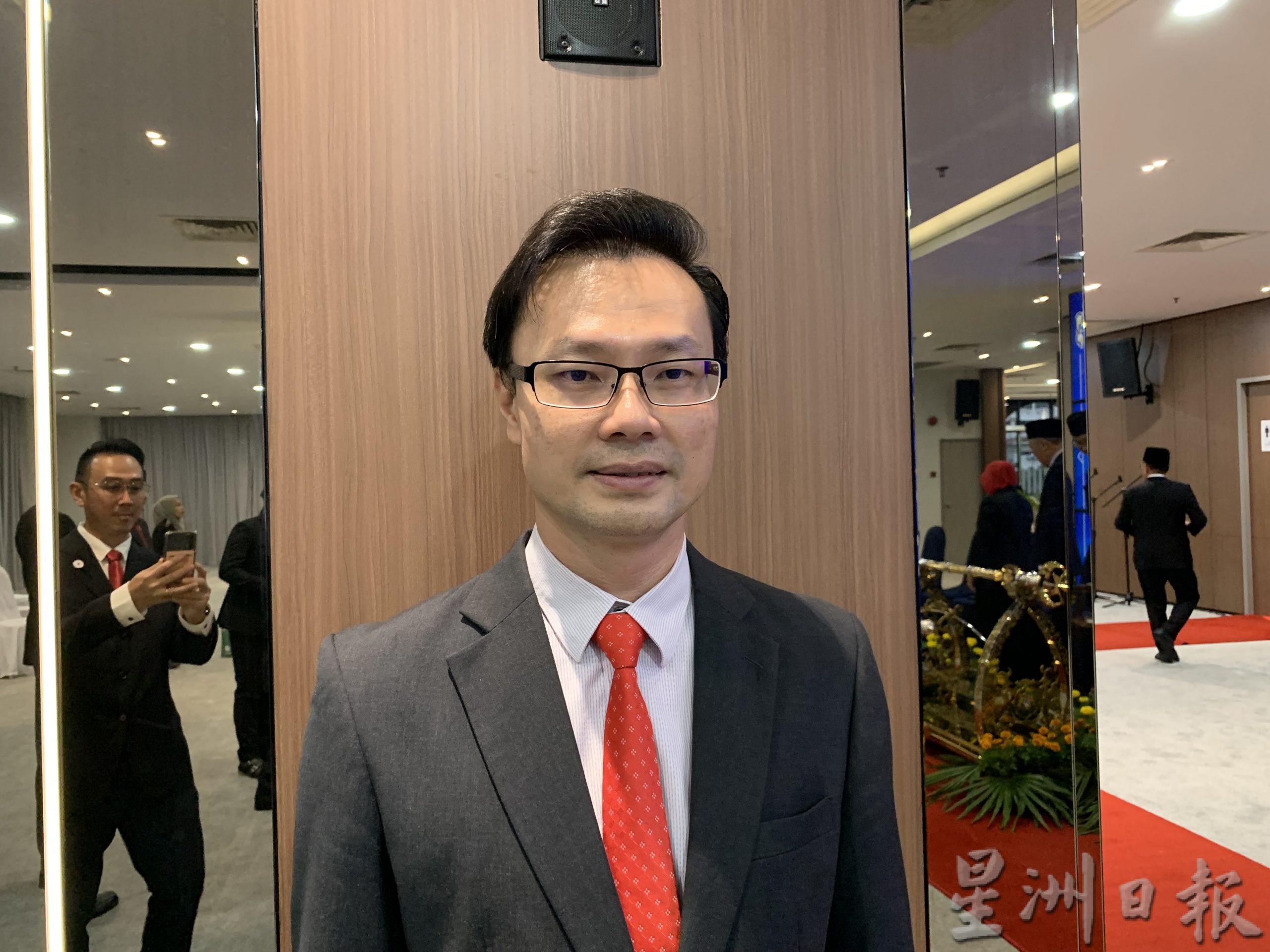 柔：新闻：共委24人 7来自马华  巴西古当23市议员宣誓