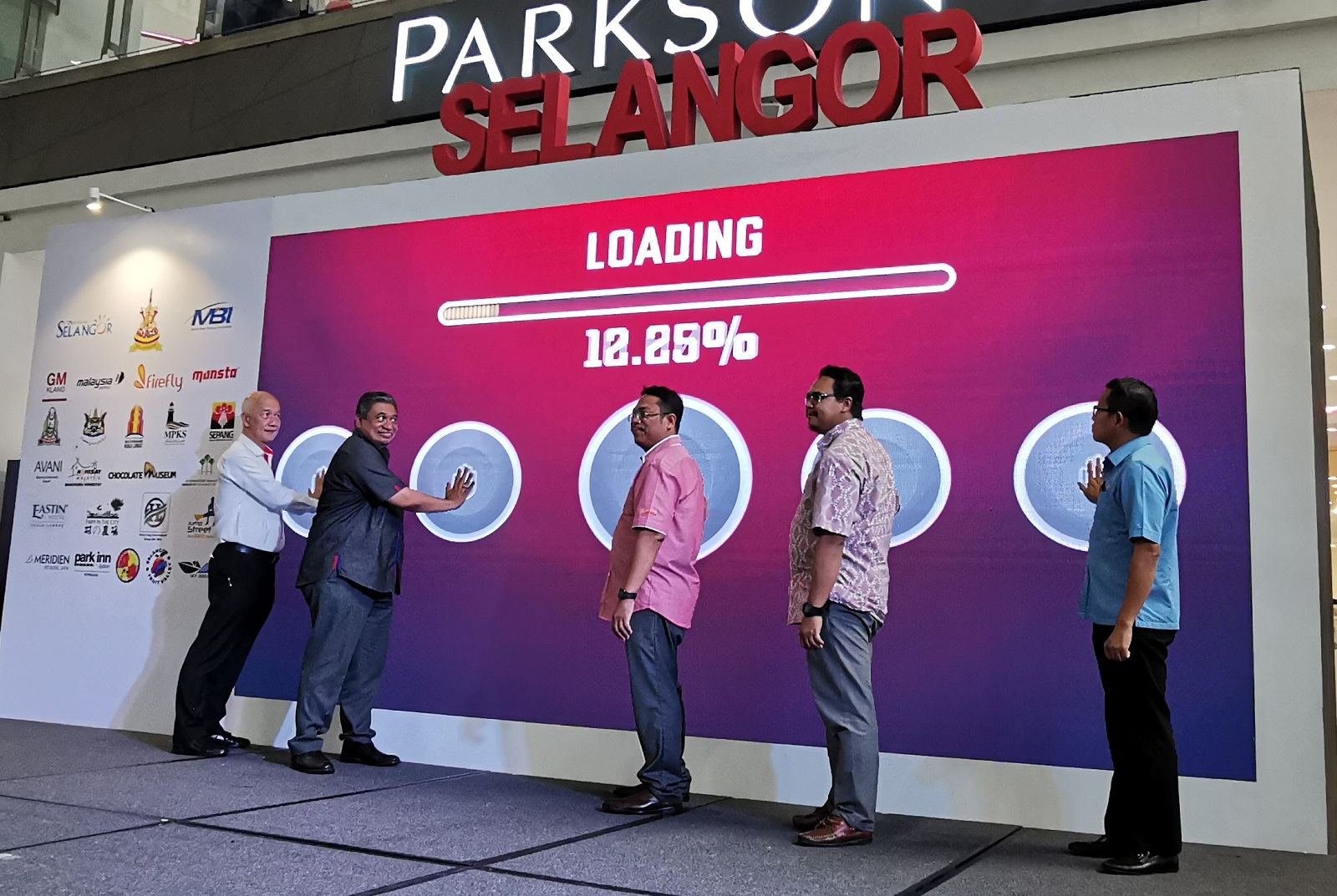 柔：版五头条：柔州旅游局副主任：为促进国内的旅游市场，州与州之间并非彼此竞争的关系