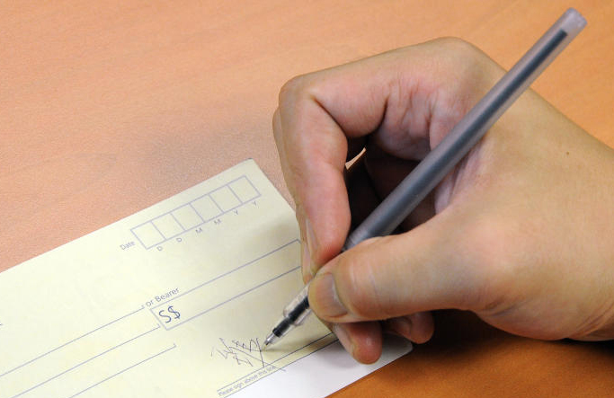 柔:狮城二三事:卷款逃10年再被捕 男子判监3个月