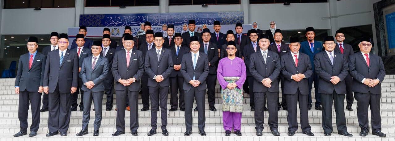 柔：第三版头条：大臣：通过教育克服贫穷问题，弱势群体获取知识后，日后必造福及回馈社会