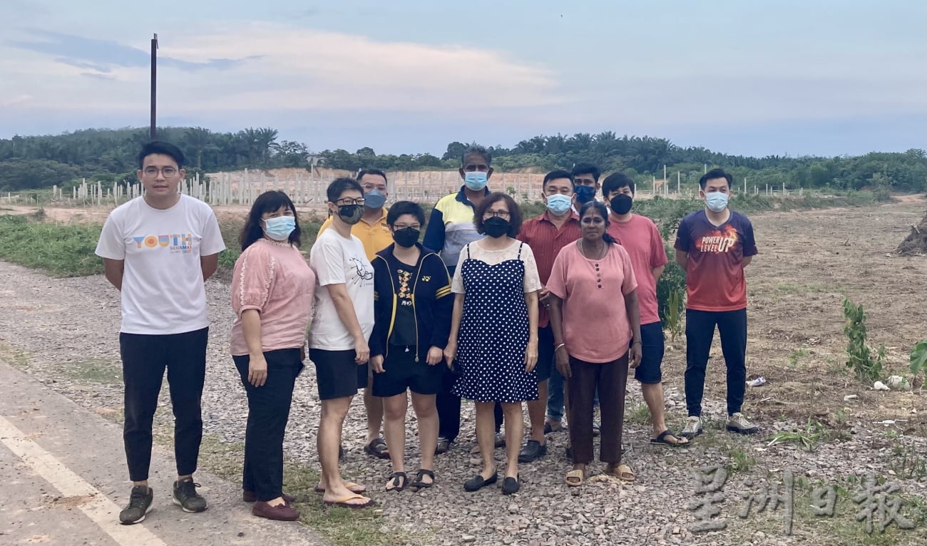 柔:衣物布满灰尘 污染空气 万达镇烧芭活动 扰民