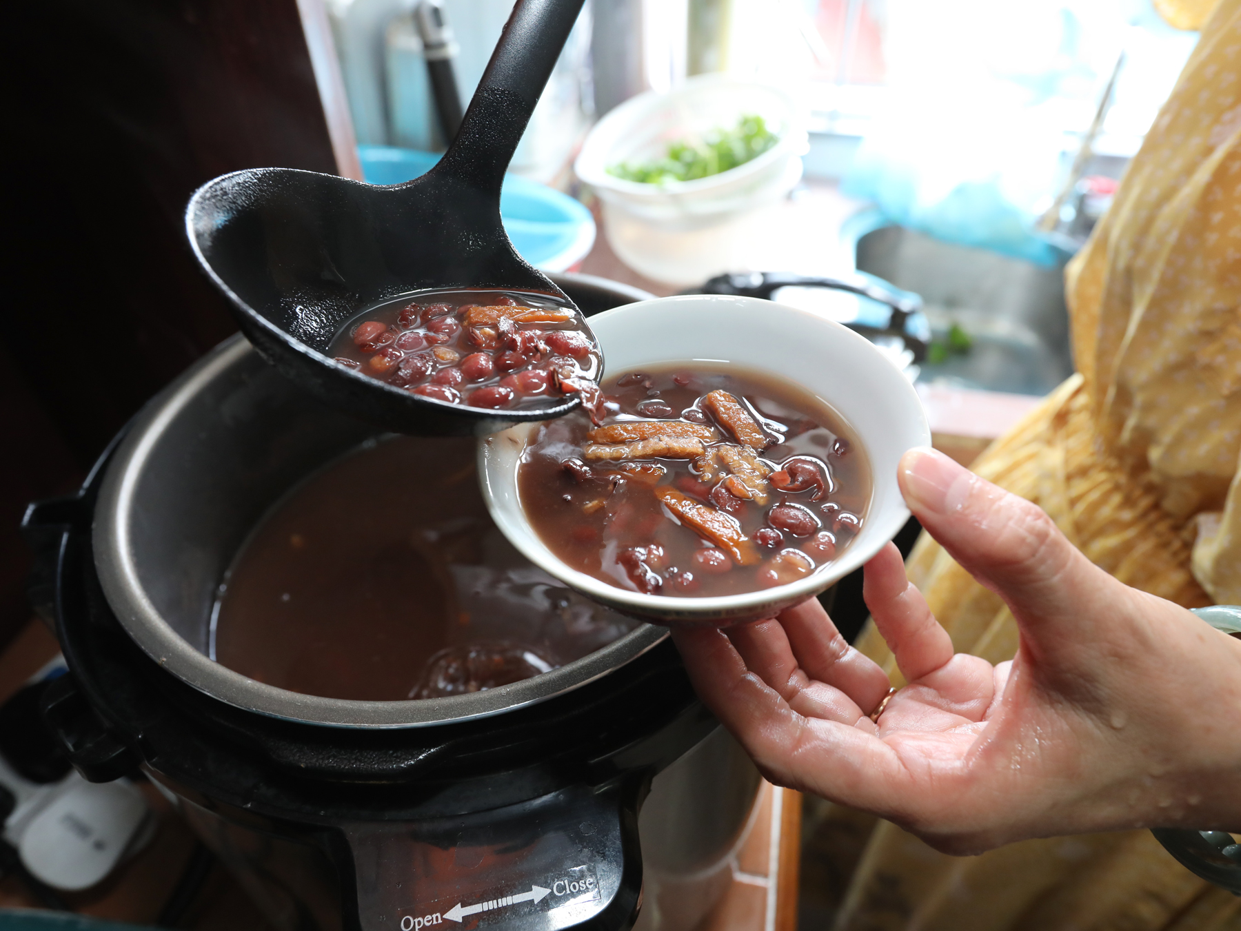 郭美丽传承前人手艺,自小学习不同传统风味菜肴