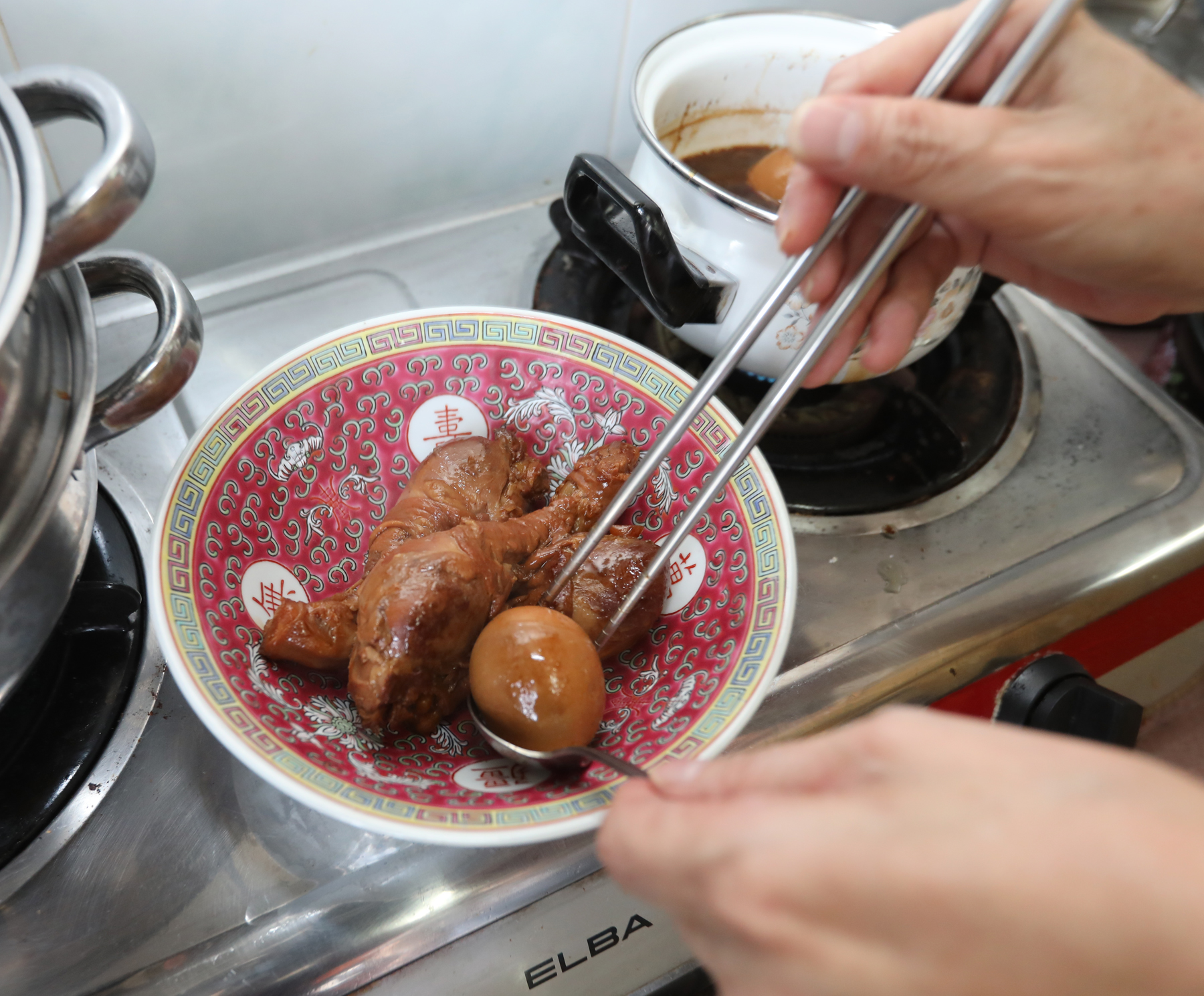 郭美丽传承前人手艺,自小学习不同传统风味菜肴