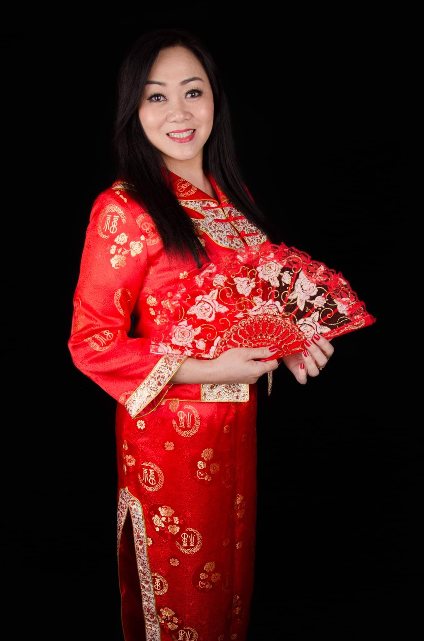 歌后为女儿当大妗姐