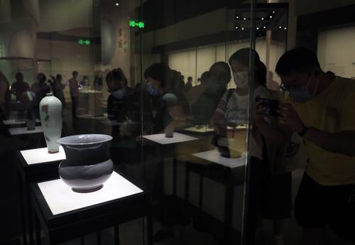 每日一展3图/“空明流光——宋瓷·五大名窑特展”亮相成都博物馆
