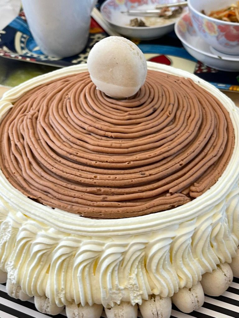 汪明荃庆生喂爱犬吃蛋糕 疑含巧克力挨批没常识