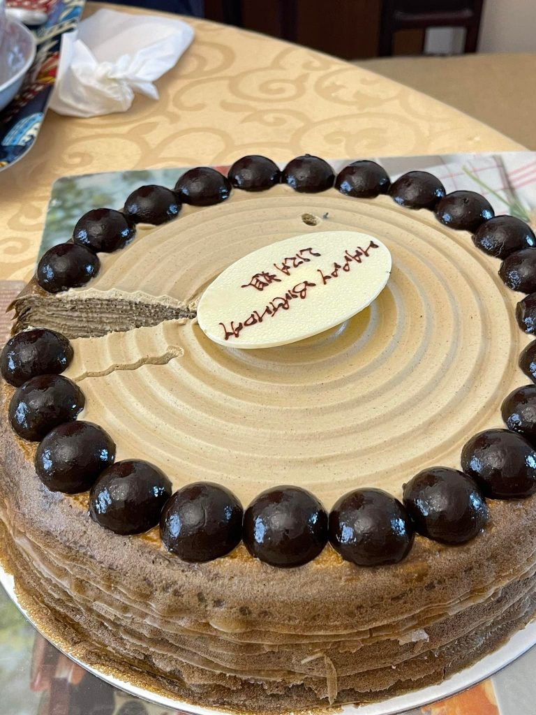 汪明荃庆生喂爱犬吃蛋糕 疑含巧克力挨批没常识