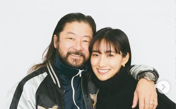 浅野中信再婚娶小18岁女模 新婚妻只大女儿3岁