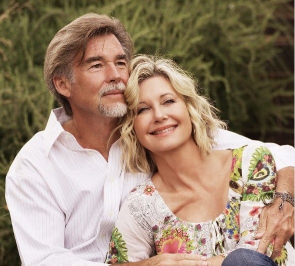 澳洲为奥莉维亚办国家追悼会 澳洲地标点亮粉红灯