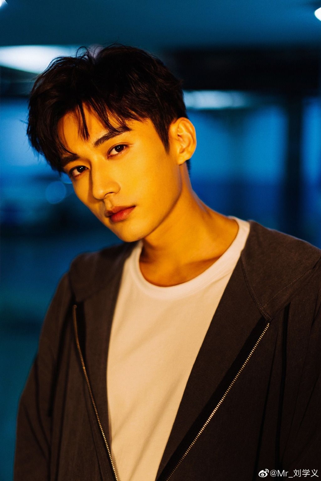 狗仔加码放出喂蛋糕视频 杨紫疑撒谎被打脸