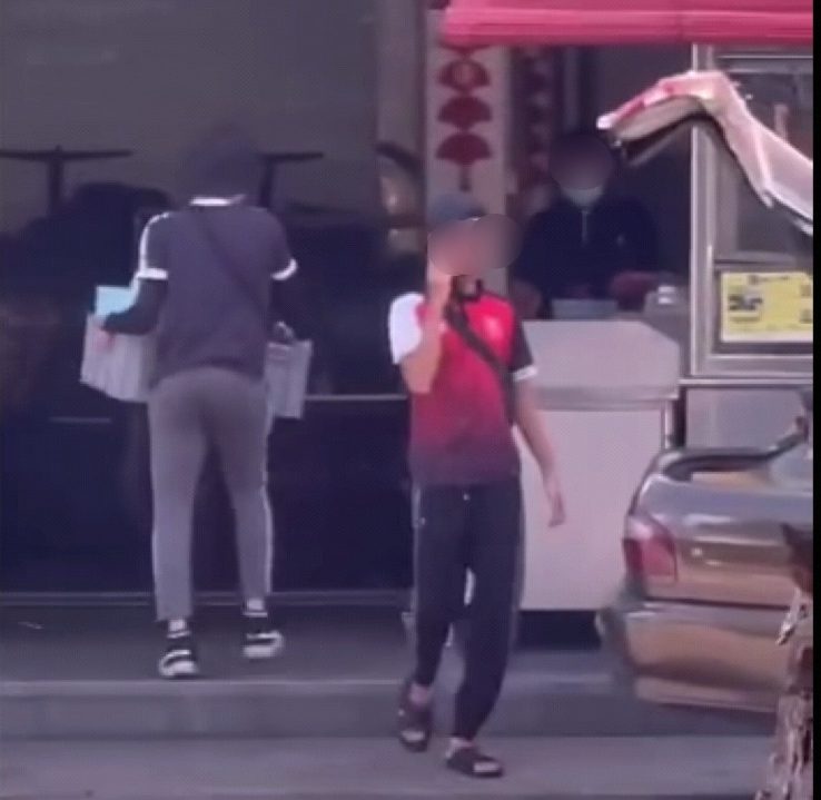  独家|  马来餐馆员工提饭桶器皿到华裔饭店引疑  华裔业者：跟他们拿鸡骨剩饭而已