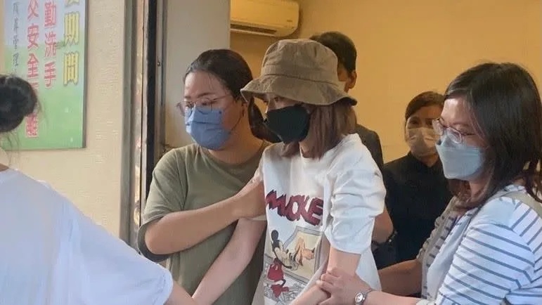 王瞳丧夫后首发声  转发艾成10年前视频1字诉悲恸